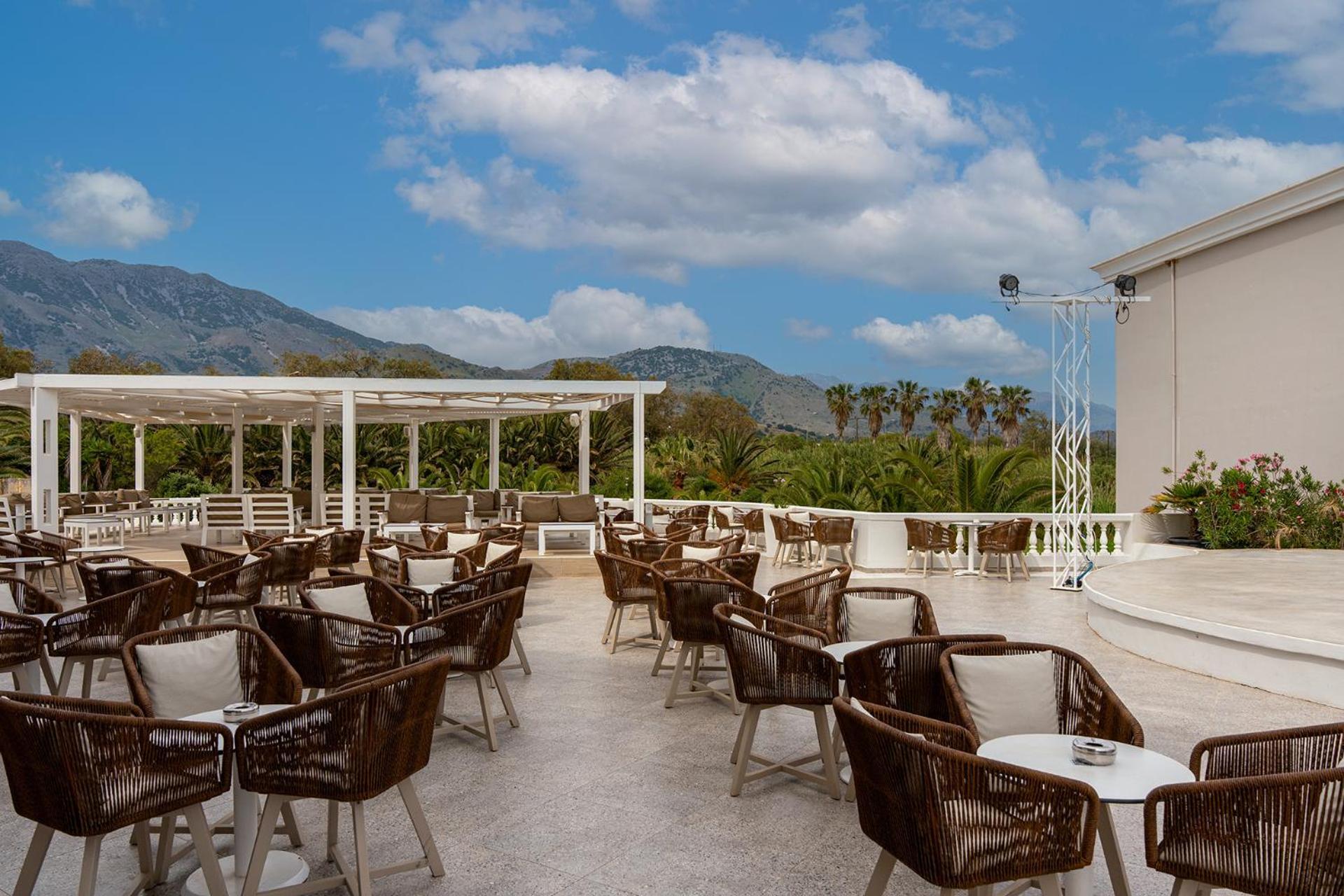 Mythos Palace & Asprouliánoi